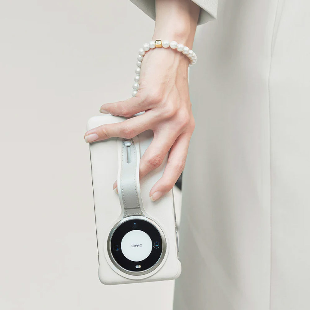 Picture of Defense Entry Lux Beaded Hanging Chain Phone Lanyard Wrist Strap (Gold)