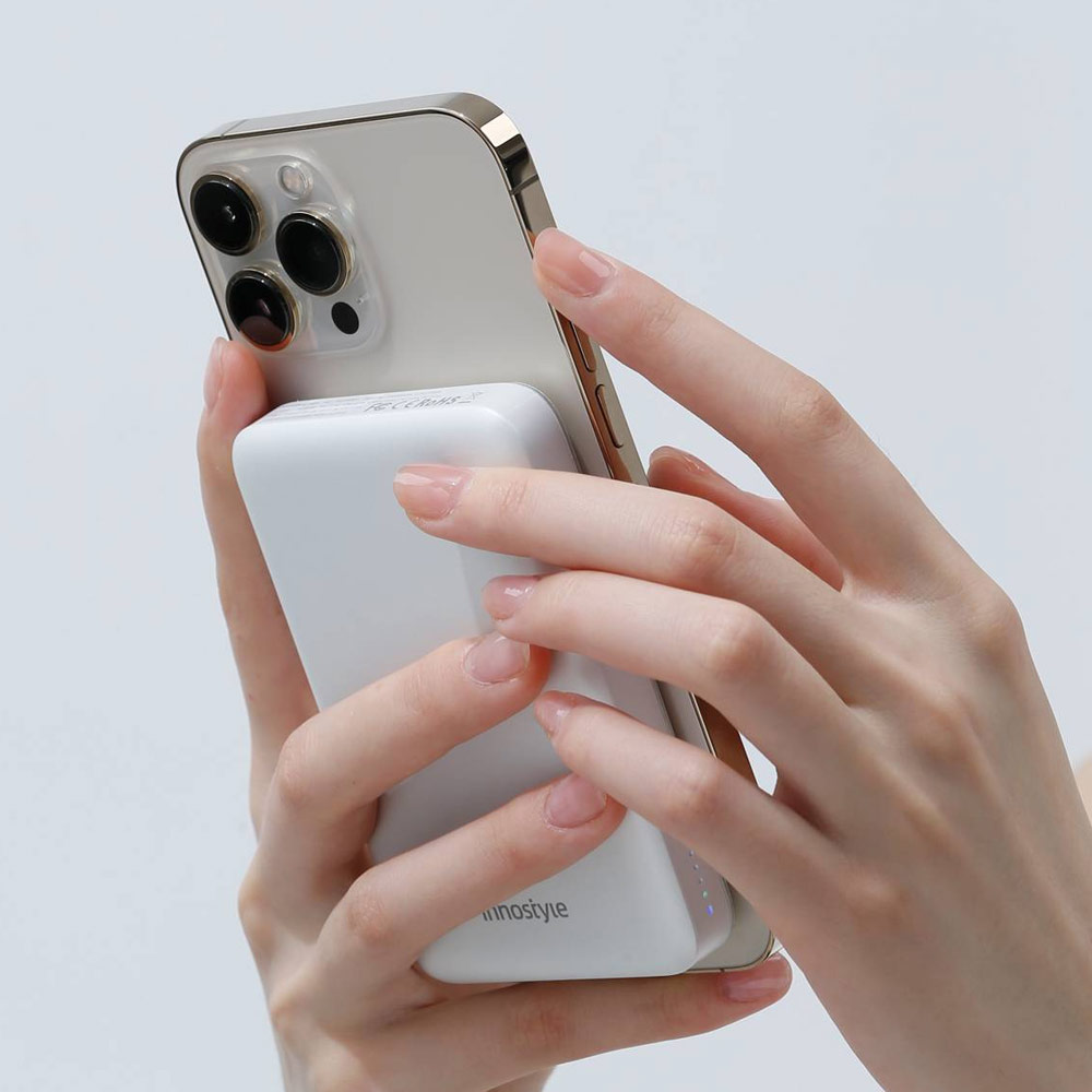 Picture of Innostyle PowerMag Slim Magnetic Wireless Charging with USB-C input output Fast Charge PowerBank (Blue)